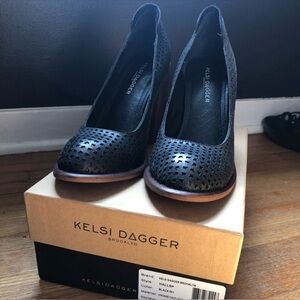 Beautiful leather Kelsi Dagger Brooklyn heels, block heel, size 7.5, with box.